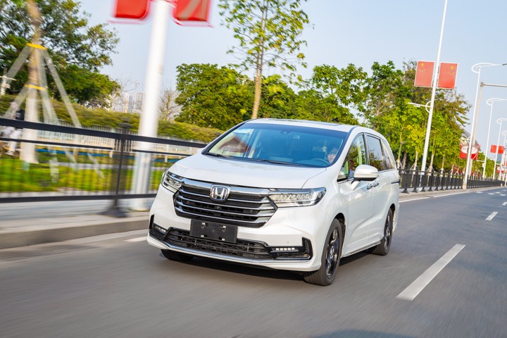 试驾中期改款奥德赛实用为先全能奶爸神车