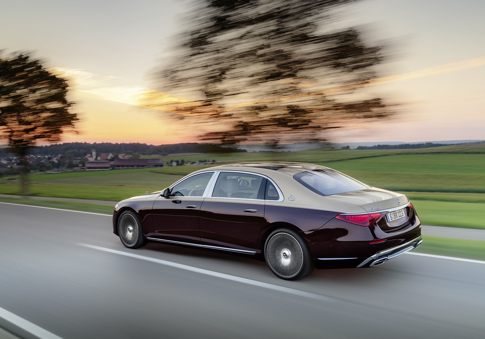 迈巴赫s600报价 新款,迈巴赫s600报价图片 22款迈巴赫s600双拼色车身现车