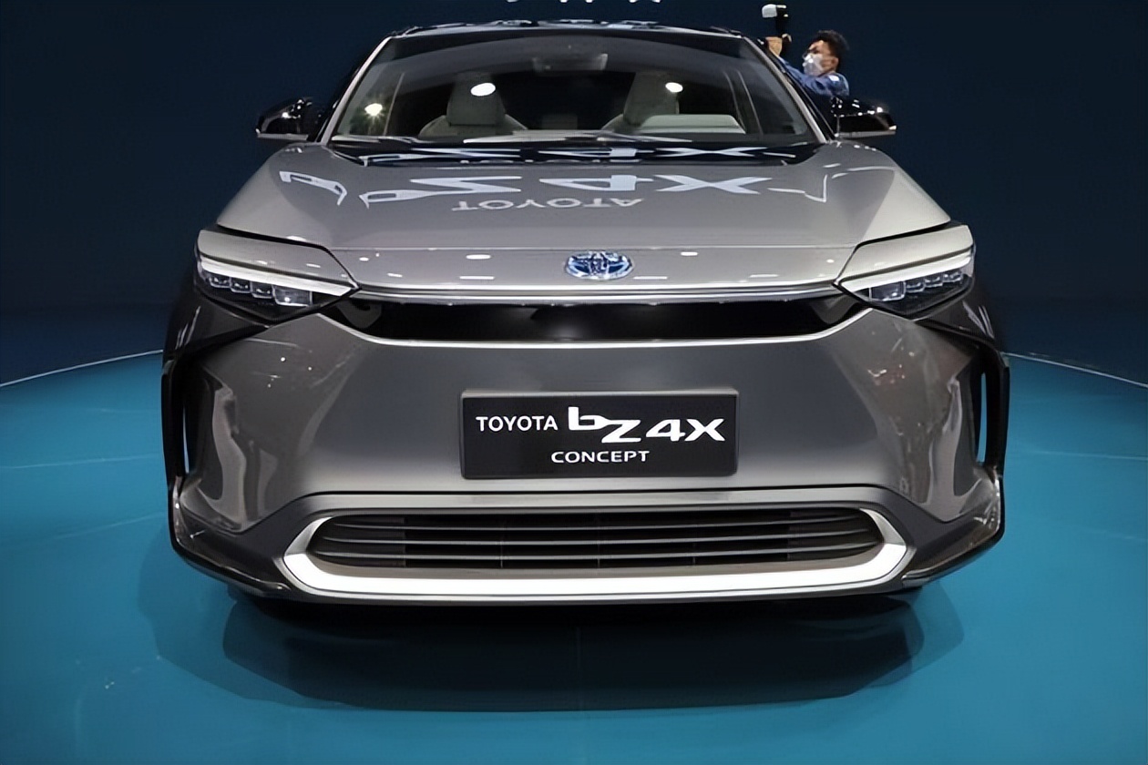 8米,最长续航560km>新车基于最新的e-tnga纯电架构研发,是丰田纯电bz
