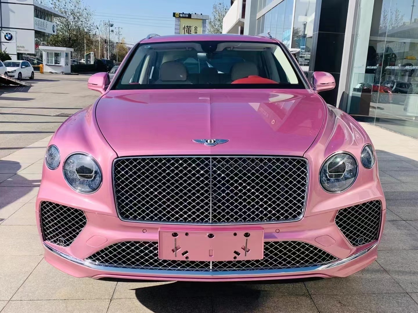 粉色系少女心 全新宾利添越4.0 v8 - 新闻详情 - 买车网