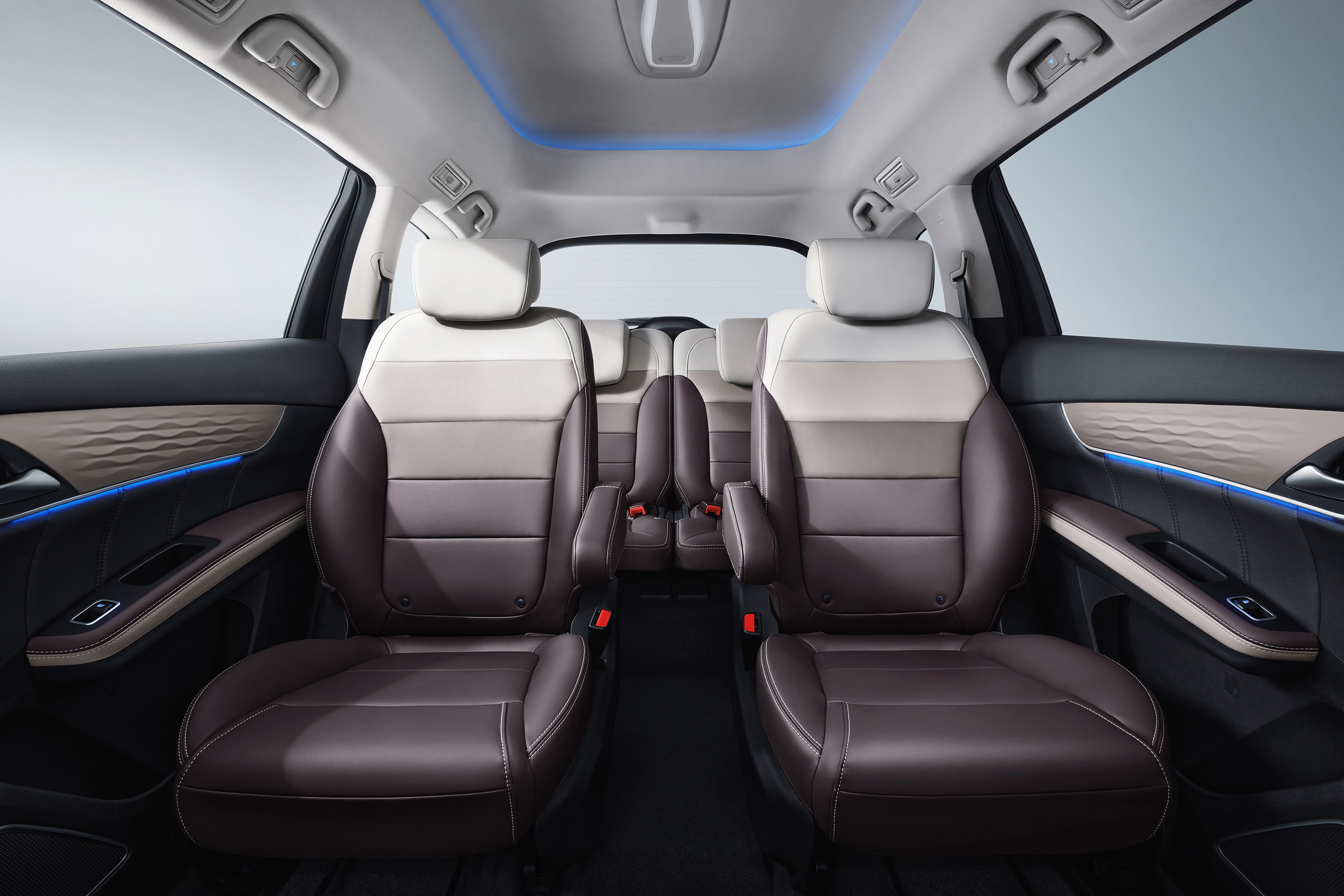 家族化造型 宋max dm-i内饰官图发布 提供6/7座可选- 买车网