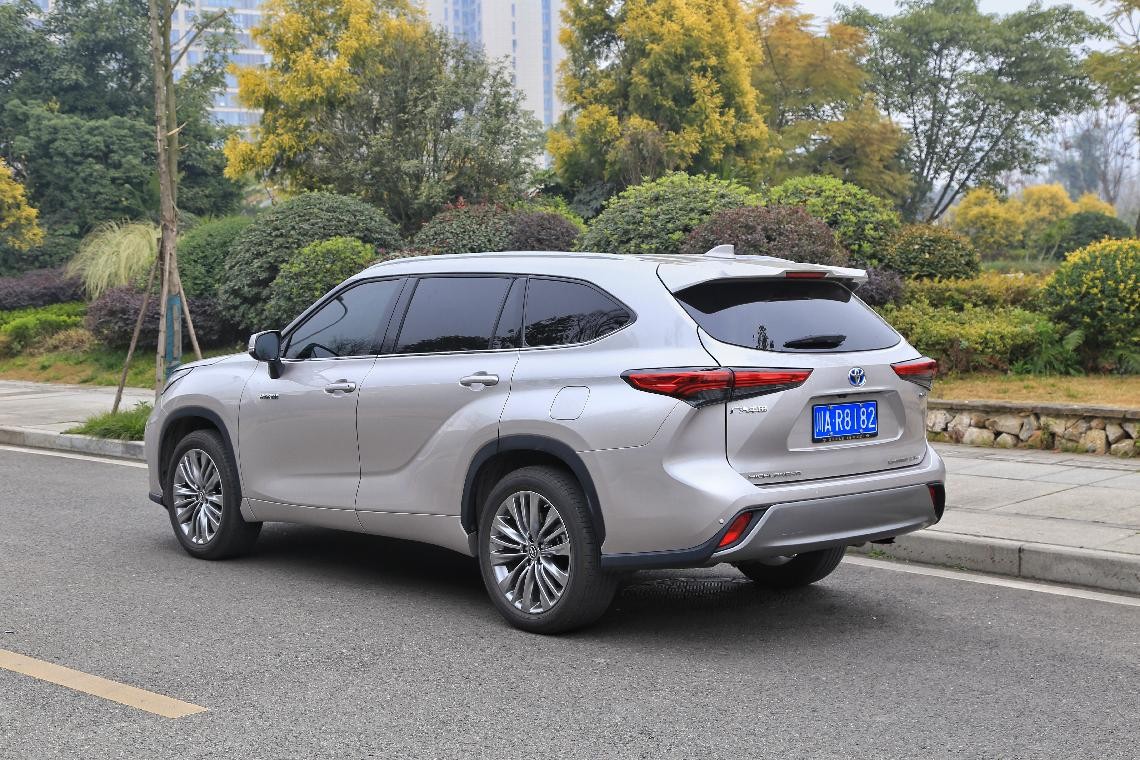 试驾全新第四代汉兰达25l混动加持低油耗动力提升明显