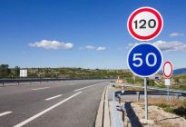 交通新规：插队多扣分，高速上可行驶144km/h？
