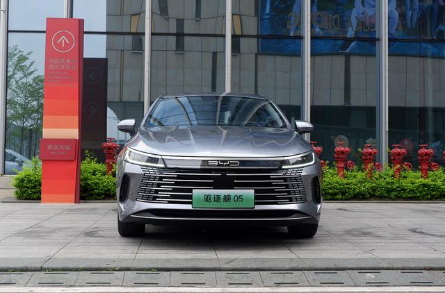 试驾驱逐舰05：省油、好开、绿牌、颜值年轻，同级合资压力大了