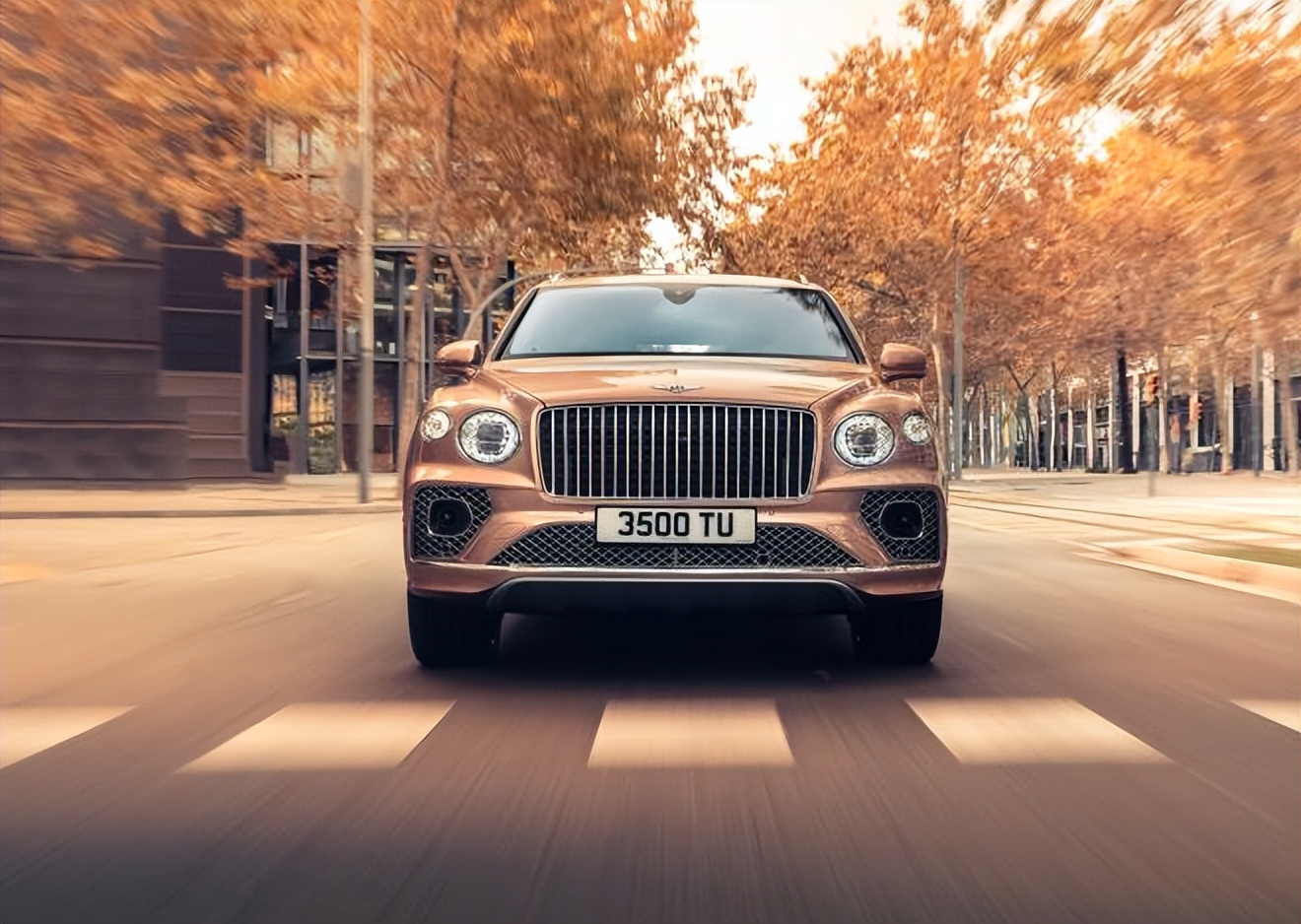 据了解,宾利在今年2月份上市了2022款添越,而后又在今年5月公布了第五