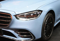 陶瓷蓝涂装，3.0T直列六缸！实拍奔驰S 500L定制版