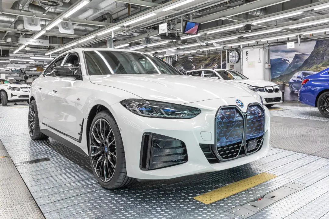 3系/4系或生产至2027年、宝马/迈凯轮共同开发电动跑车？
