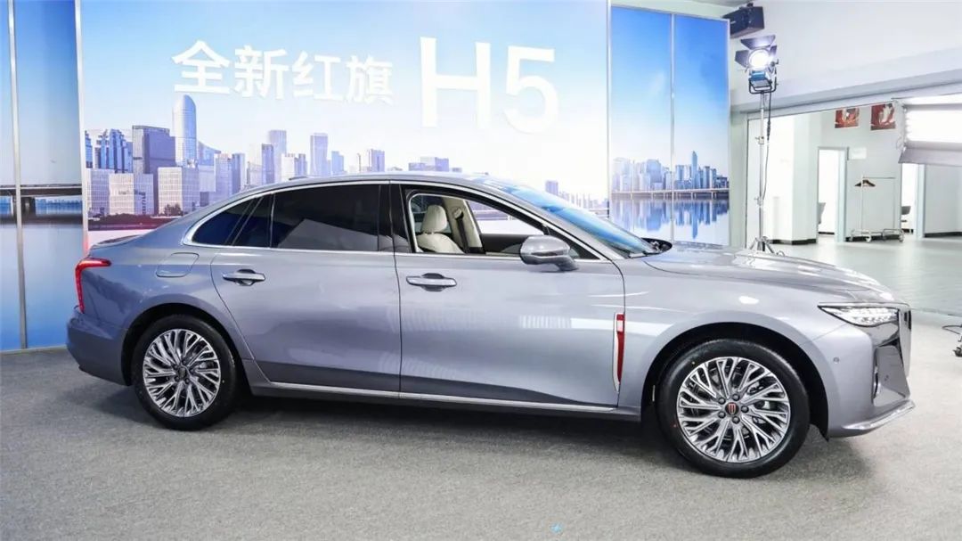 红旗全新H5开启预售，比亚迪护卫舰07细节曝光…丨今日车闻