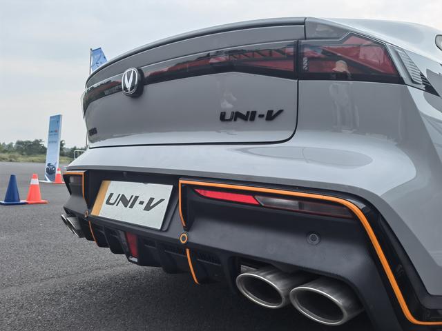 试驾UNI-V 2.0T，速度劲爽，驾控踏实，等25日上市价格