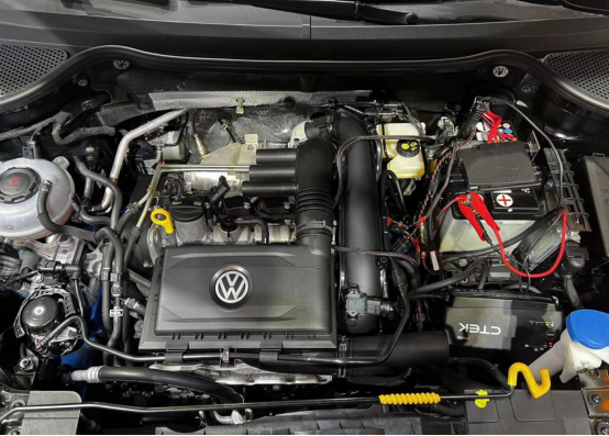 4t发动机,最大功率110kw,传动系统匹配5挡手动或6挡手自一体变速器.