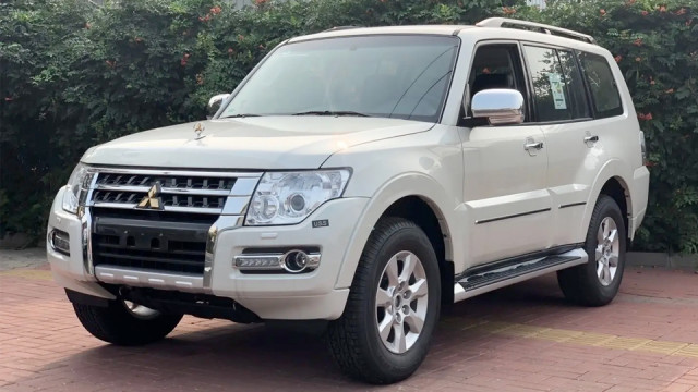 30万就拿下硬派越野,二手三菱帕杰罗3年车龄的性价比更好?