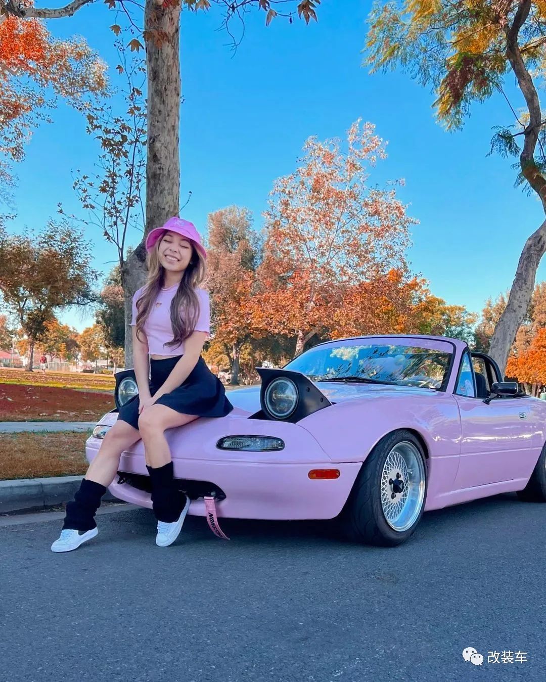 小姐姐的跳灯马自达MX-5 Miata，果然