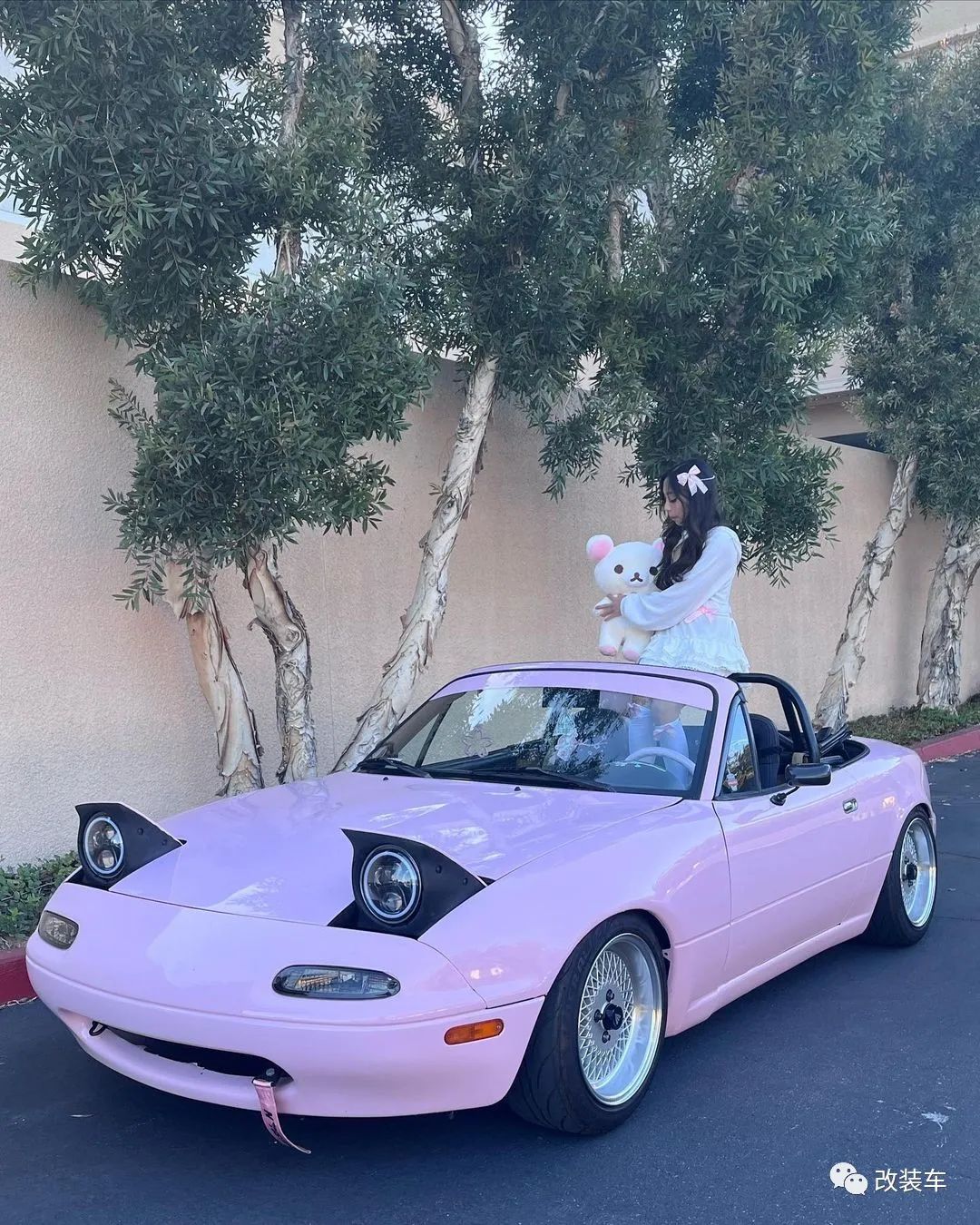 小姐姐的跳灯马自达MX-5 Miata，果然