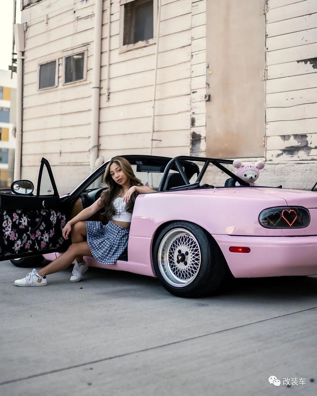 小姐姐的跳灯马自达MX-5 Miata，果然