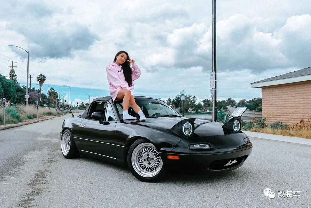 小姐姐的跳灯马自达MX-5 Miata，果然