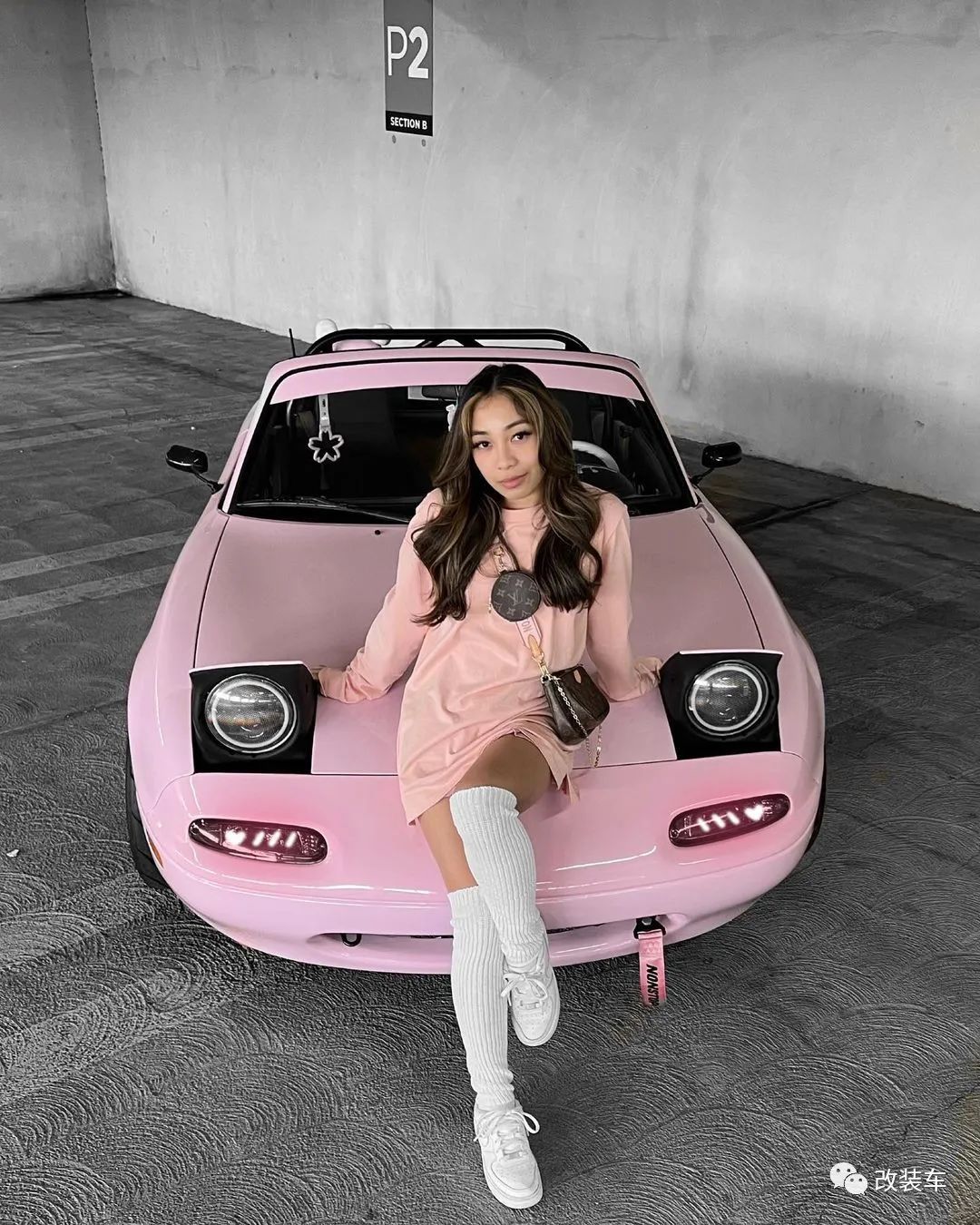 小姐姐的跳灯马自达MX-5 Miata，果然