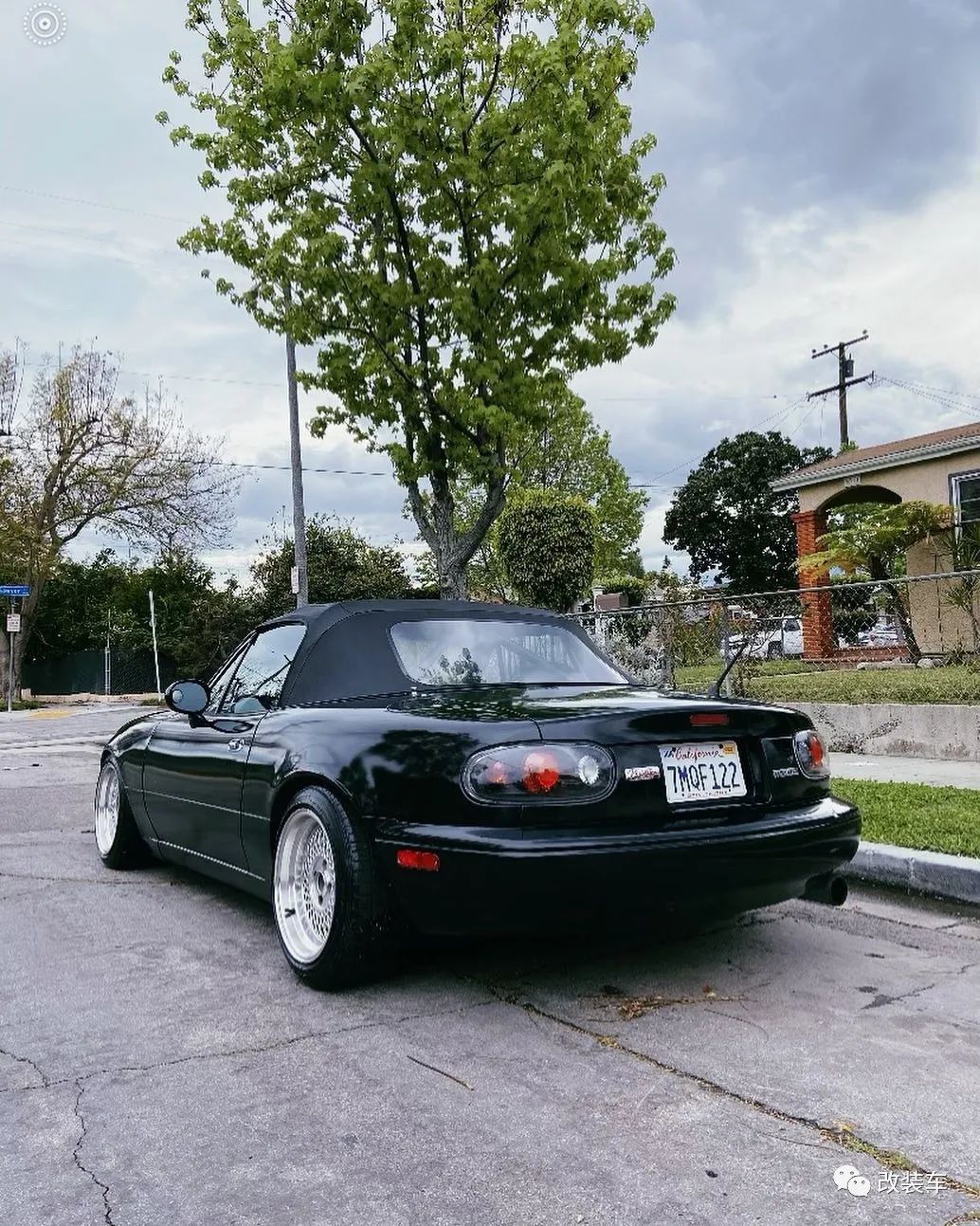 小姐姐的跳灯马自达MX-5 Miata，果然