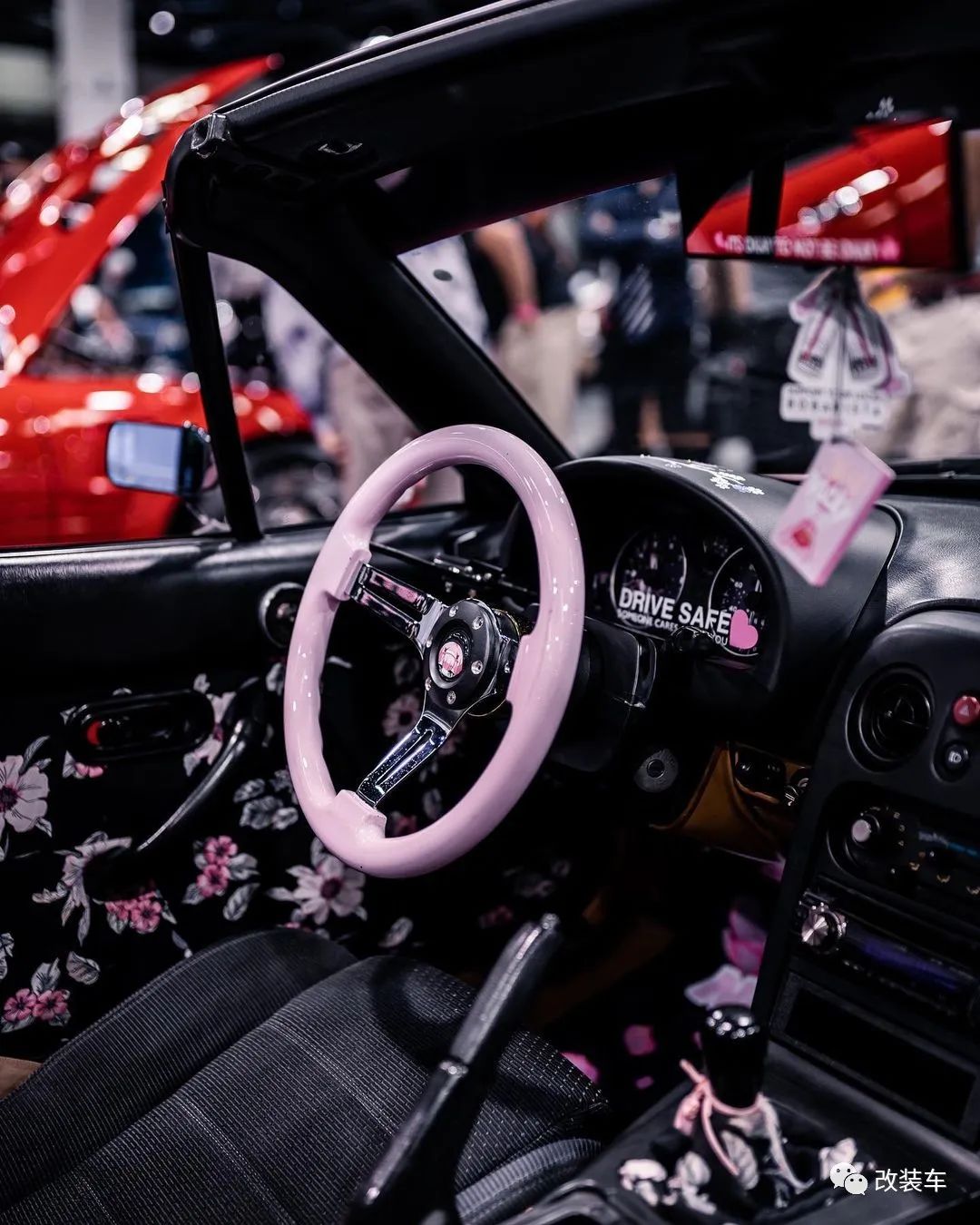 小姐姐的跳灯马自达MX-5 Miata，果然