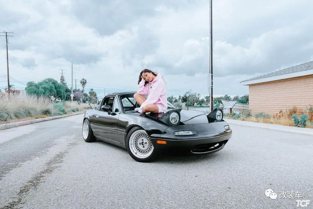 小姐姐的跳灯马自达MX-5 Miata，果然