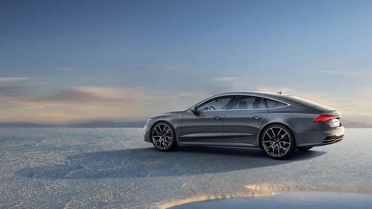 外观方面,奥迪a7被誉为"最美奥迪车型",传承了奥迪100coupes的经典