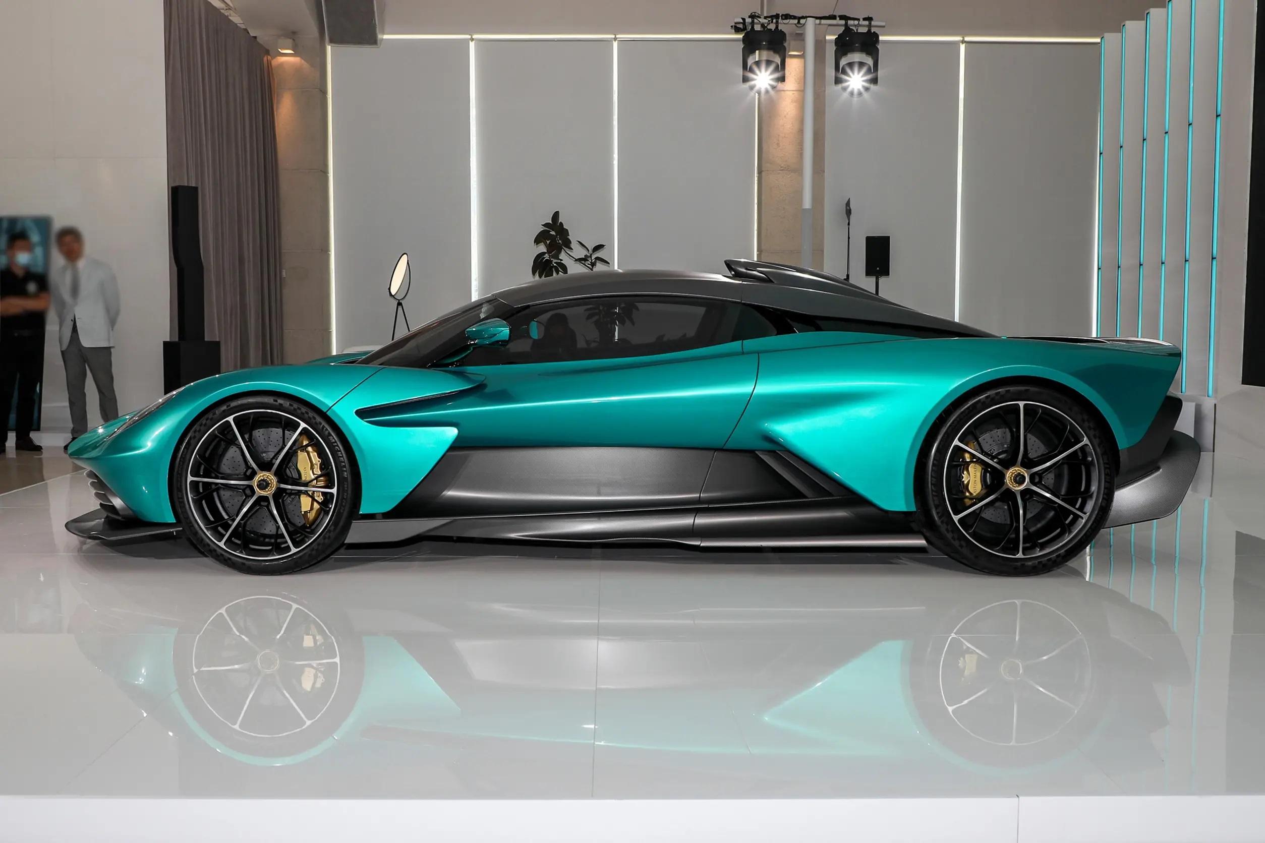 搭载插混系统 阿斯顿·马丁valhalla亮相国内 - 新闻详情 - 买车网