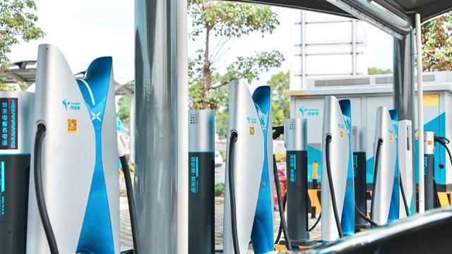 据官方披露的数据,该充电桩,单桩最大功率为480kw,单桩最大电流670a