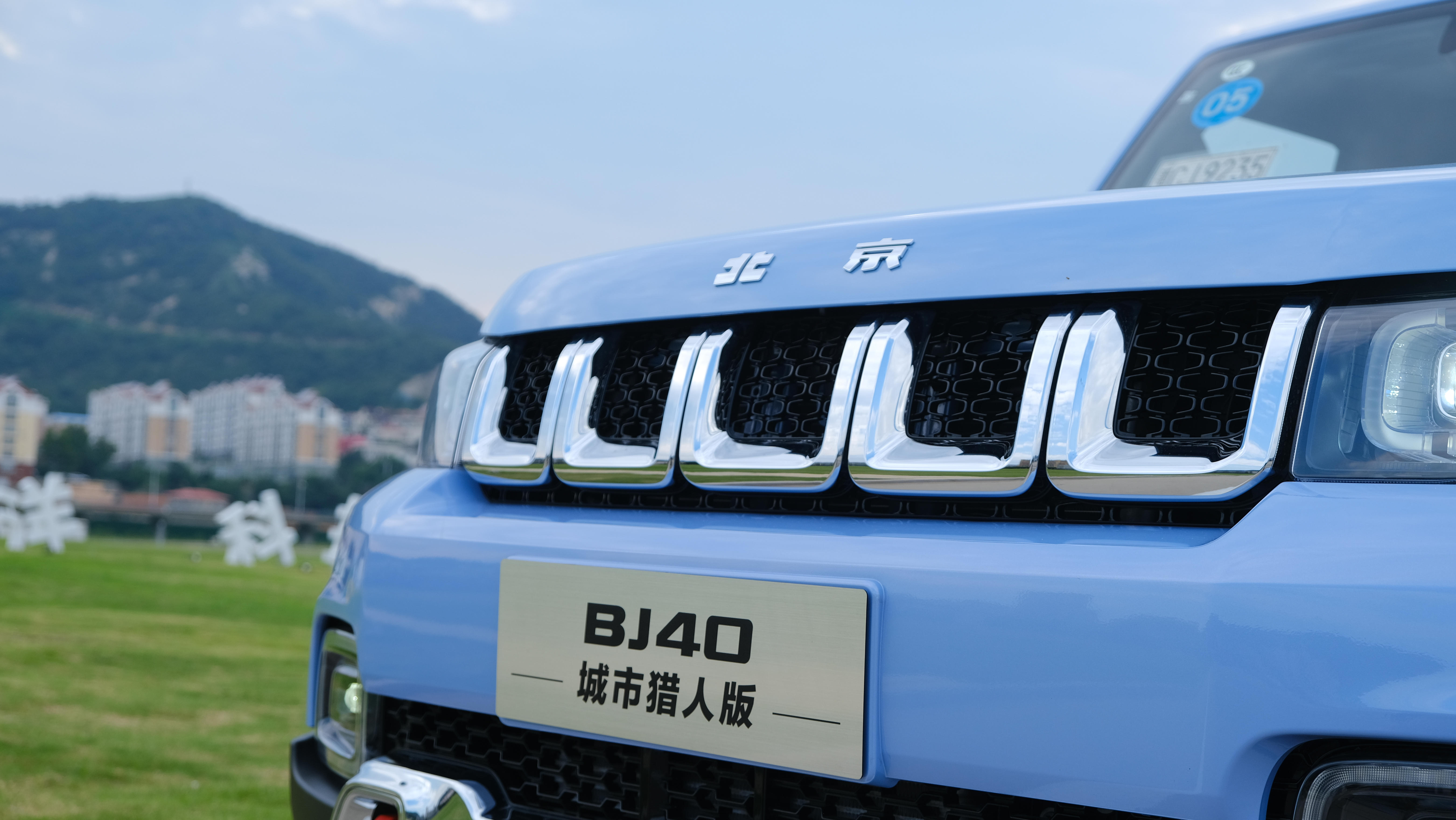北京bj40城市猎人版:海风蓝车漆亮眼,可完成60°爬坡 - 新闻详情