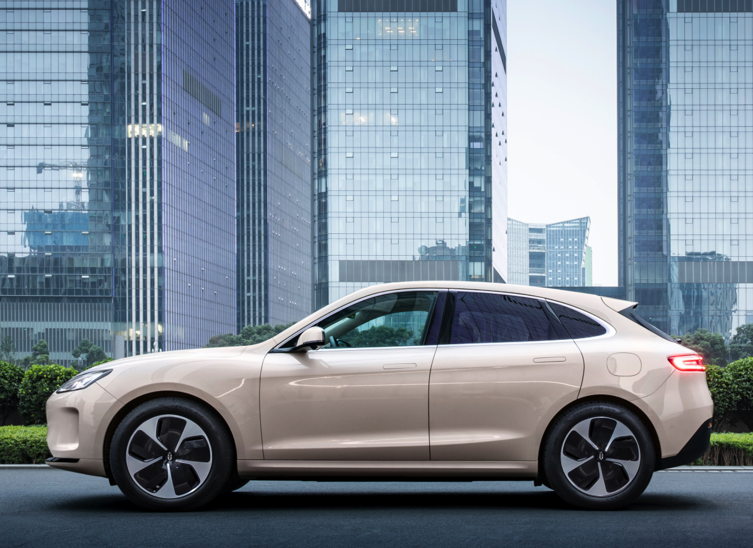 这辆suv华为技术加持 轻松赢特斯拉?- 买车网