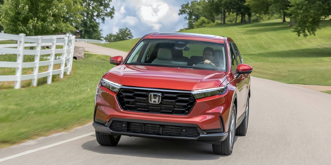 大气稳重,并且加长了车身尺寸,一是新车型zrv车身尺寸与老款crv相重叠