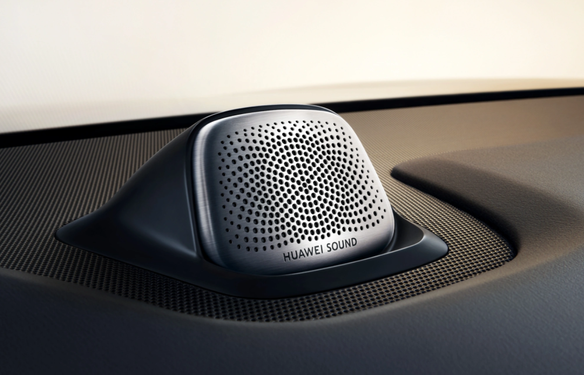 此外,还配备了多达19单元的huawei sound音响系统.