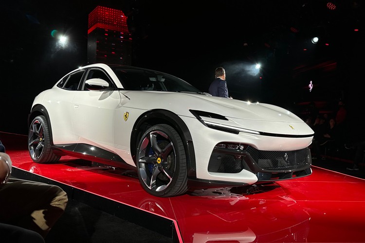 全世界男人的梦想,法拉利suv公布售价:498.8万元!