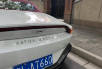 在上海外滩与阿斯顿马丁V8 Vantage邂逅