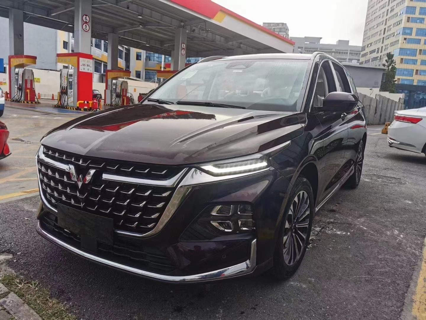 五菱凯捷混动铂金版实车到店,大过奥德赛,百公里不到5l油 - 新闻详情