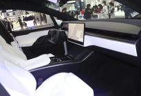 新款特斯拉Model X上市，科技内饰，起售价87.99万元
