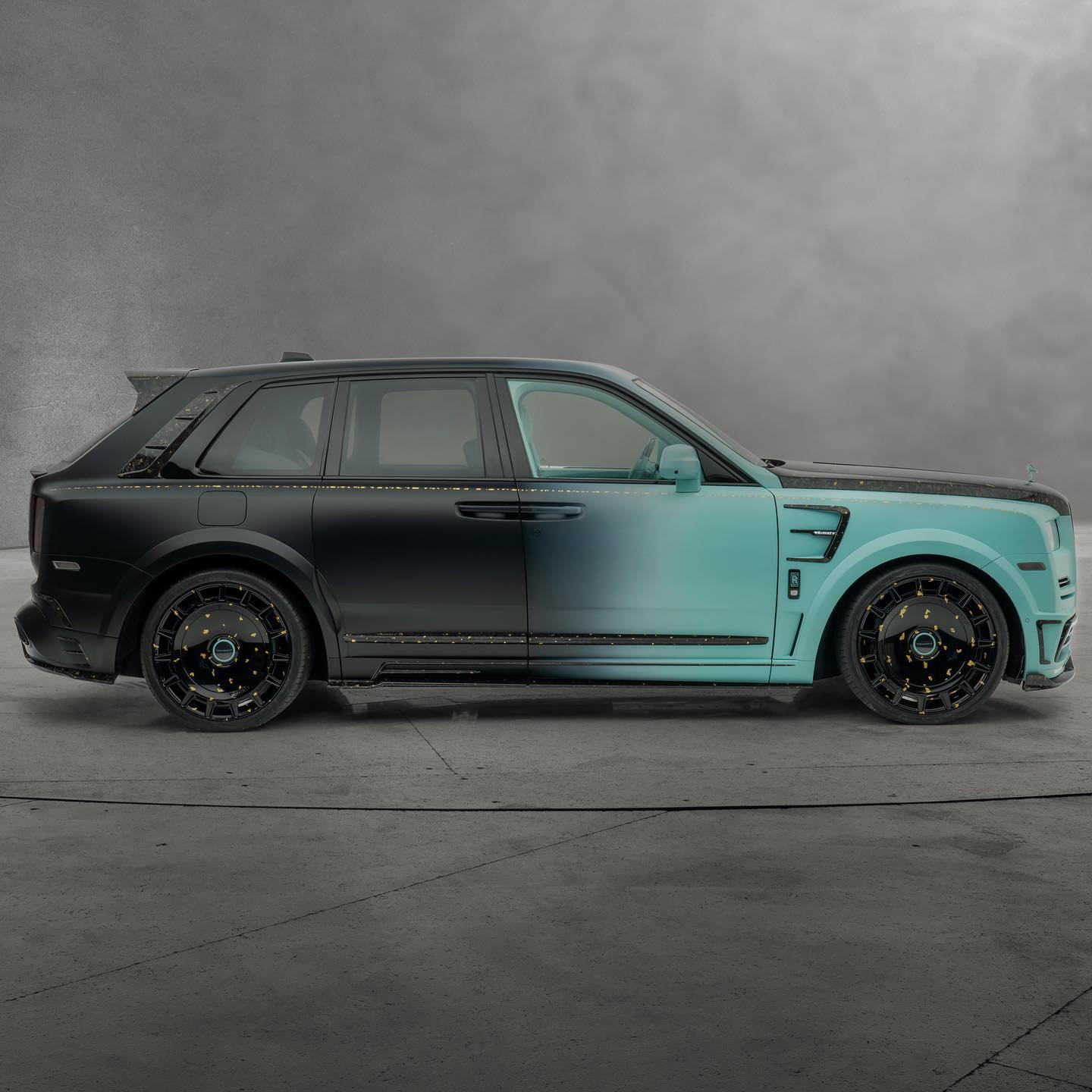 从蒂凡尼蓝至暗夜黑,迈莎锐版"库里南"十足贵气 - 新闻详情 - 买车网