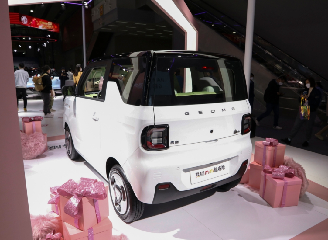 吉利新车要卷死宏光MINI EV？续航200km，还带快充！