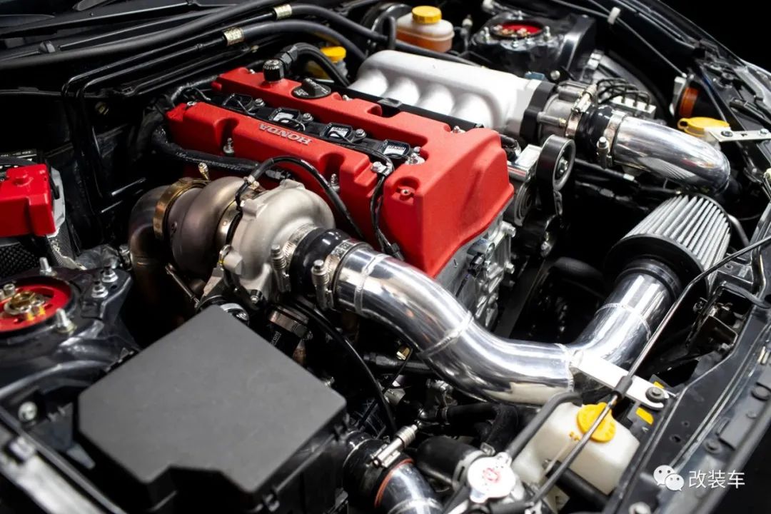 在改装圈子里,本田的发动机因为其潜力巨大,又皮实耐造,所以移植到