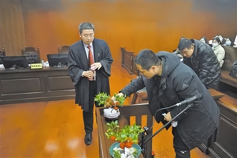 自主品牌老二告老三！吉利到底抄没抄长安？