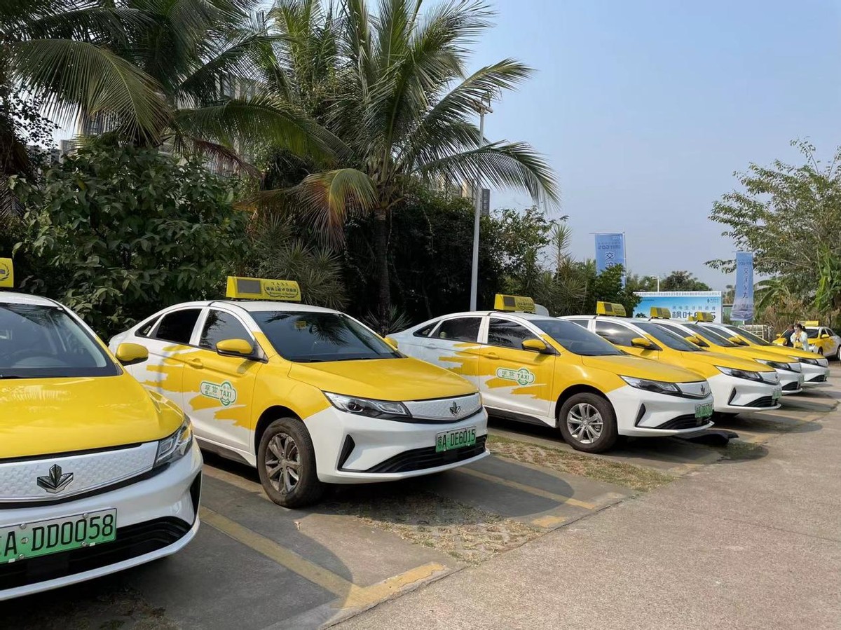 海口首批吉利睿蓝枫叶60s出租车交付成功 - 新闻详情 - 买车网