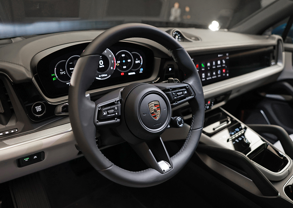 三联屏强化科技感 保时捷新款卡宴内饰首秀全文- 买车网