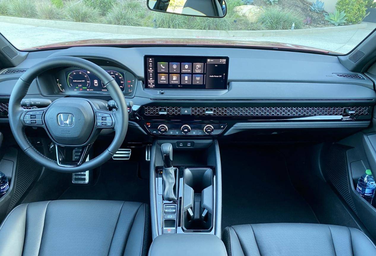 2023款国产雅阁ephev油耗5l以内20年省11万元