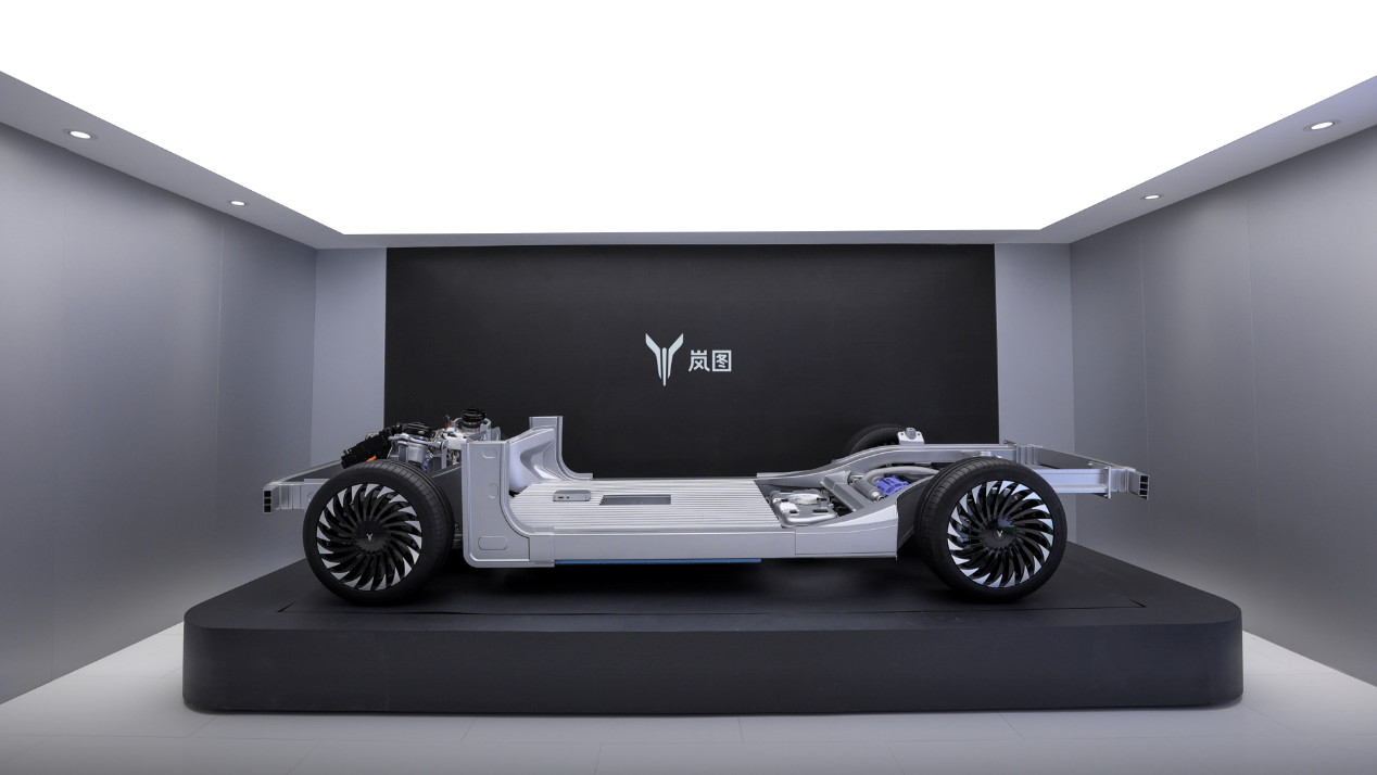 电动四驱6秒级零百综合补贴4万岚图梦想家成王炸
