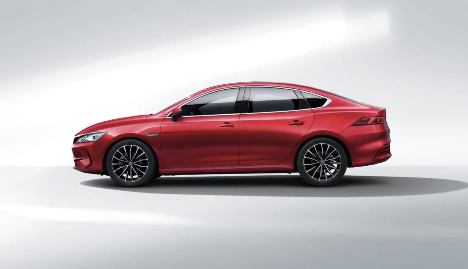 比亚迪秦plusev2023冠军版1298万元起售