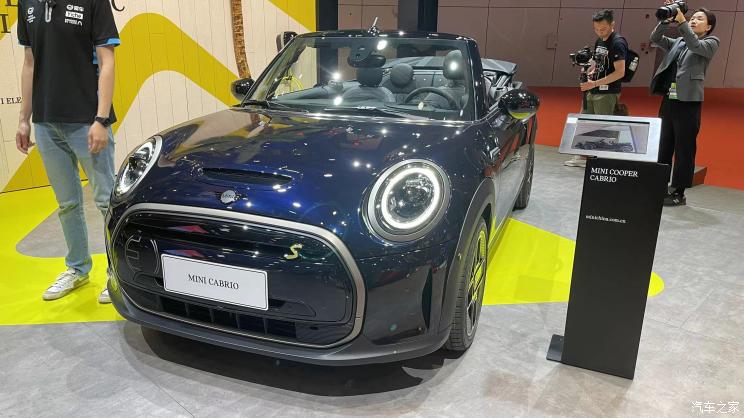 2023上海车展纯电minicooperse敞篷