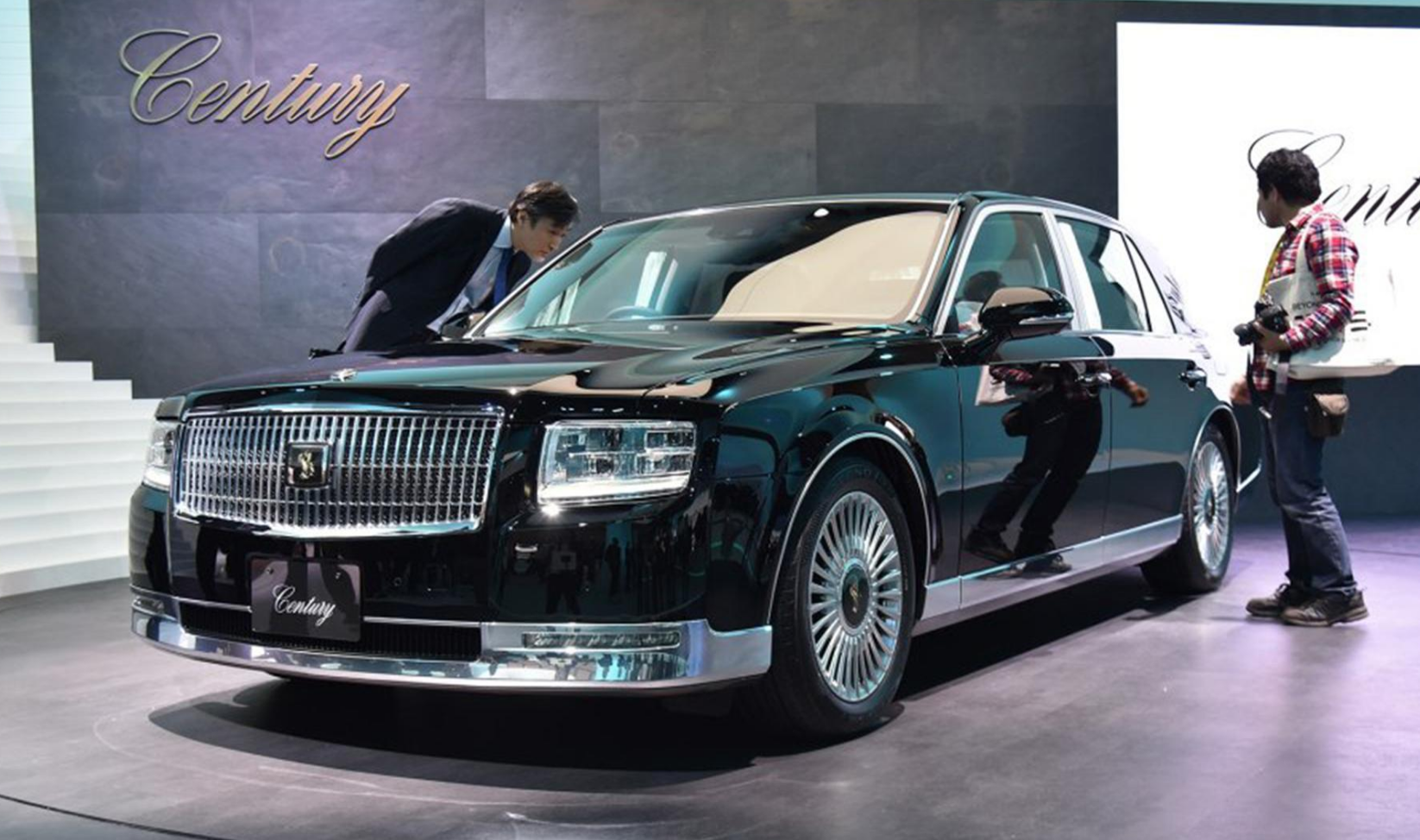 日本库里南丰田世纪suv实车现身配分体大灯