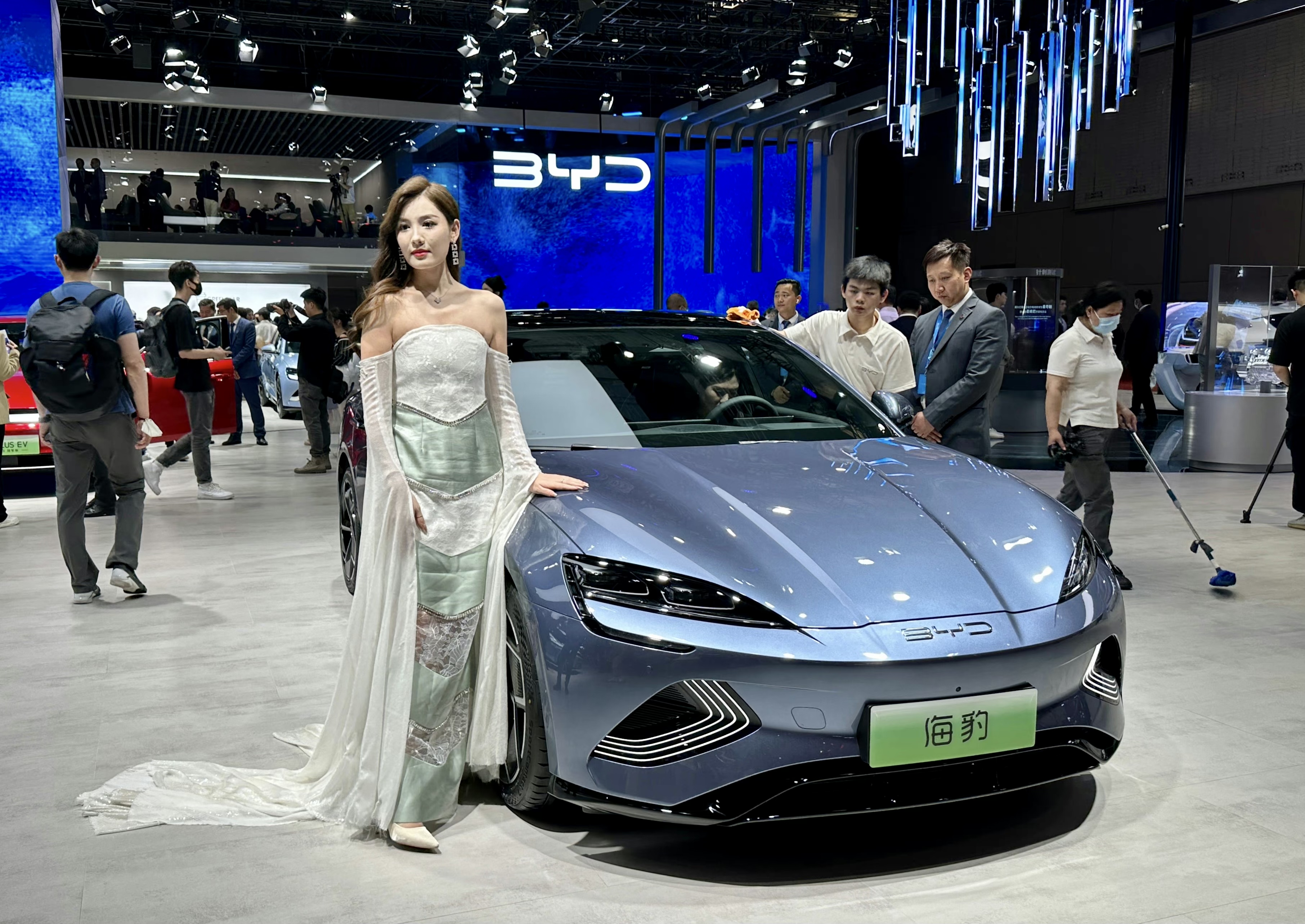 聚焦2023上海车展比亚迪展台爆棚只为亲眼目睹新车真容