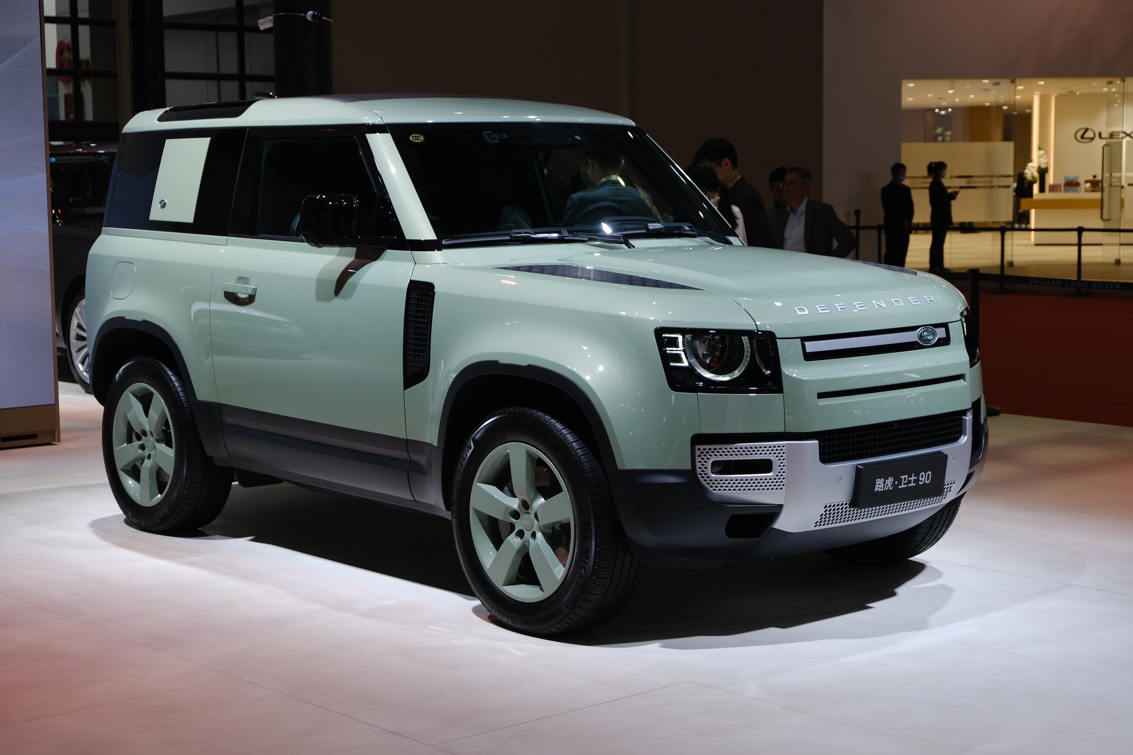 路虎卫士75周年传奇版,格拉斯米尔绿车漆亮眼- 买车网