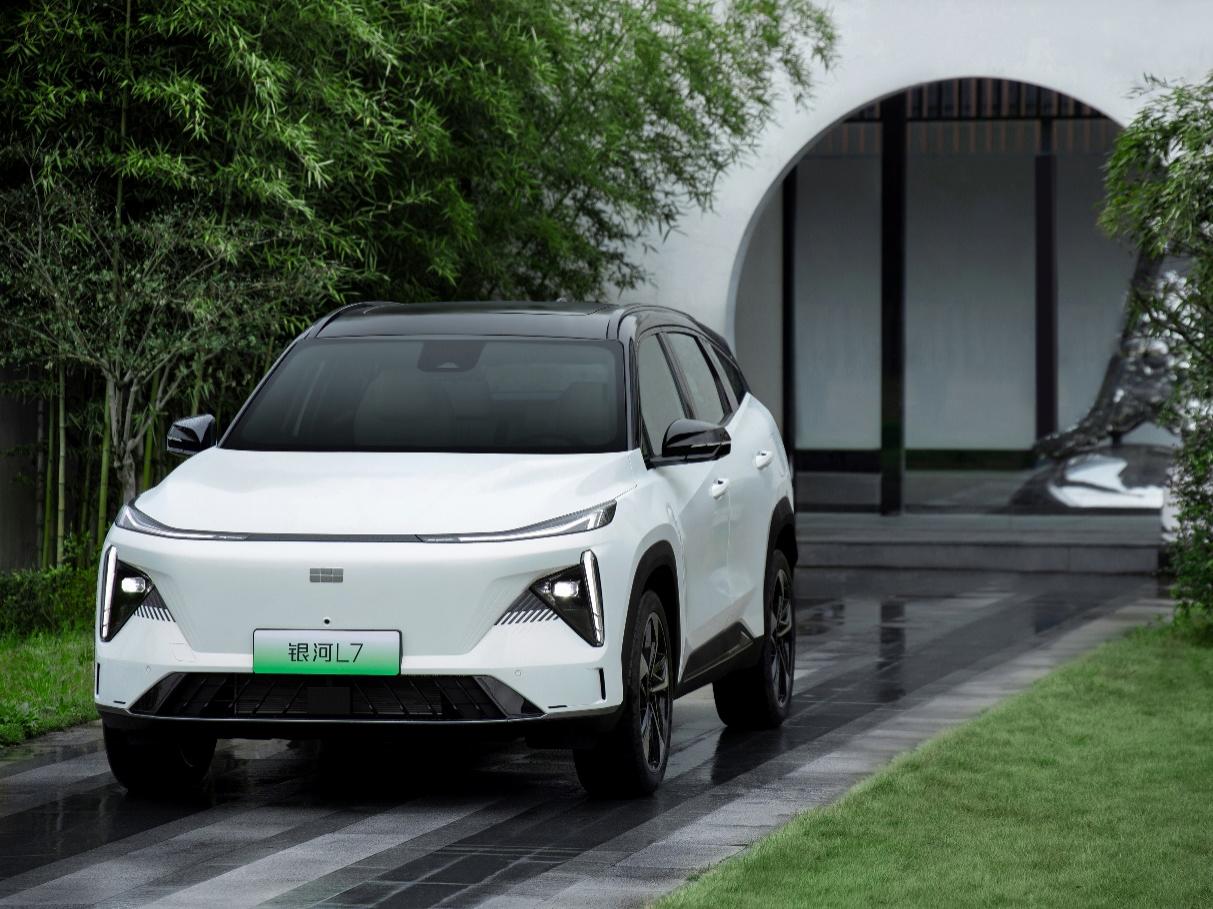 领先一个代际吉利银河l7引领混动新美学