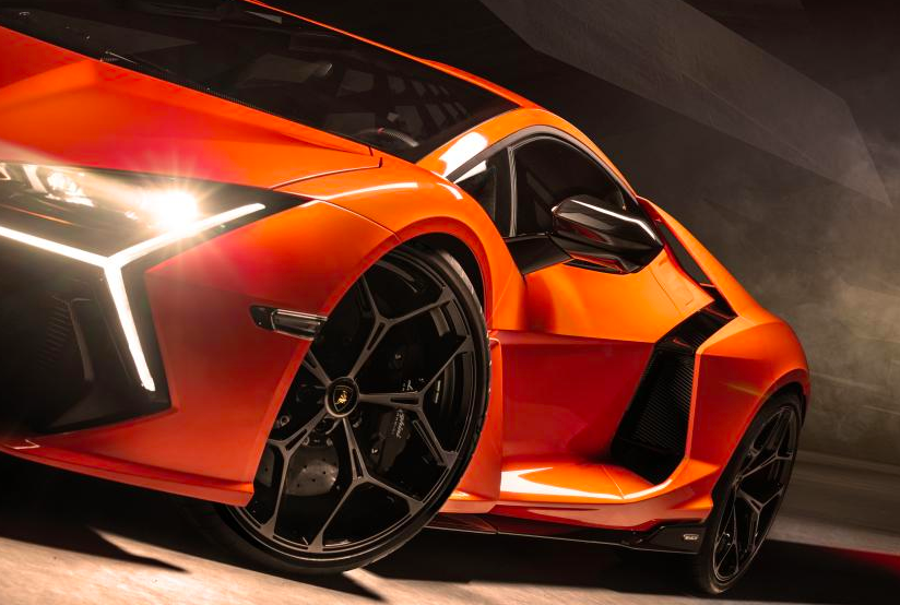 兰博基尼首款v12插混超跑售价超过600万谁的dna动了