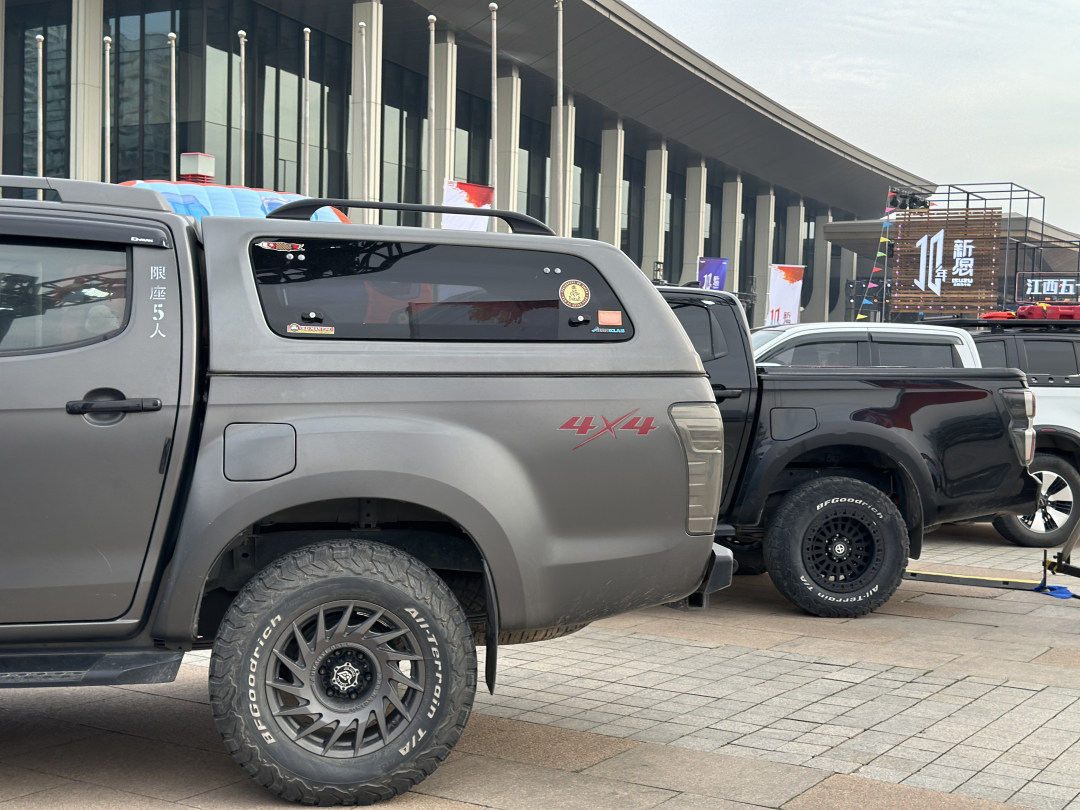 江西五十铃dmaxvcross开始预售内饰换新